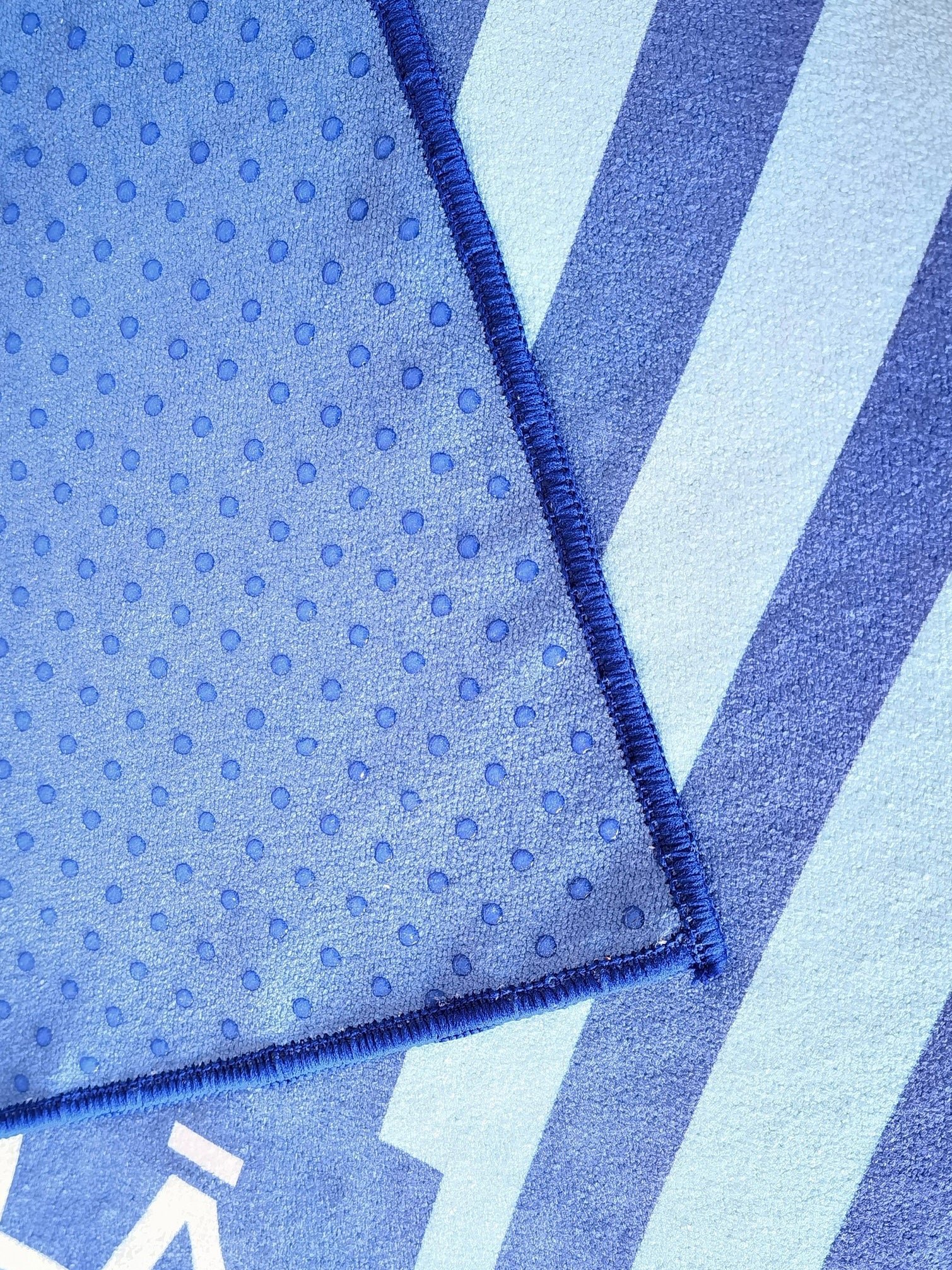 Dolphin Club - Grip Towel