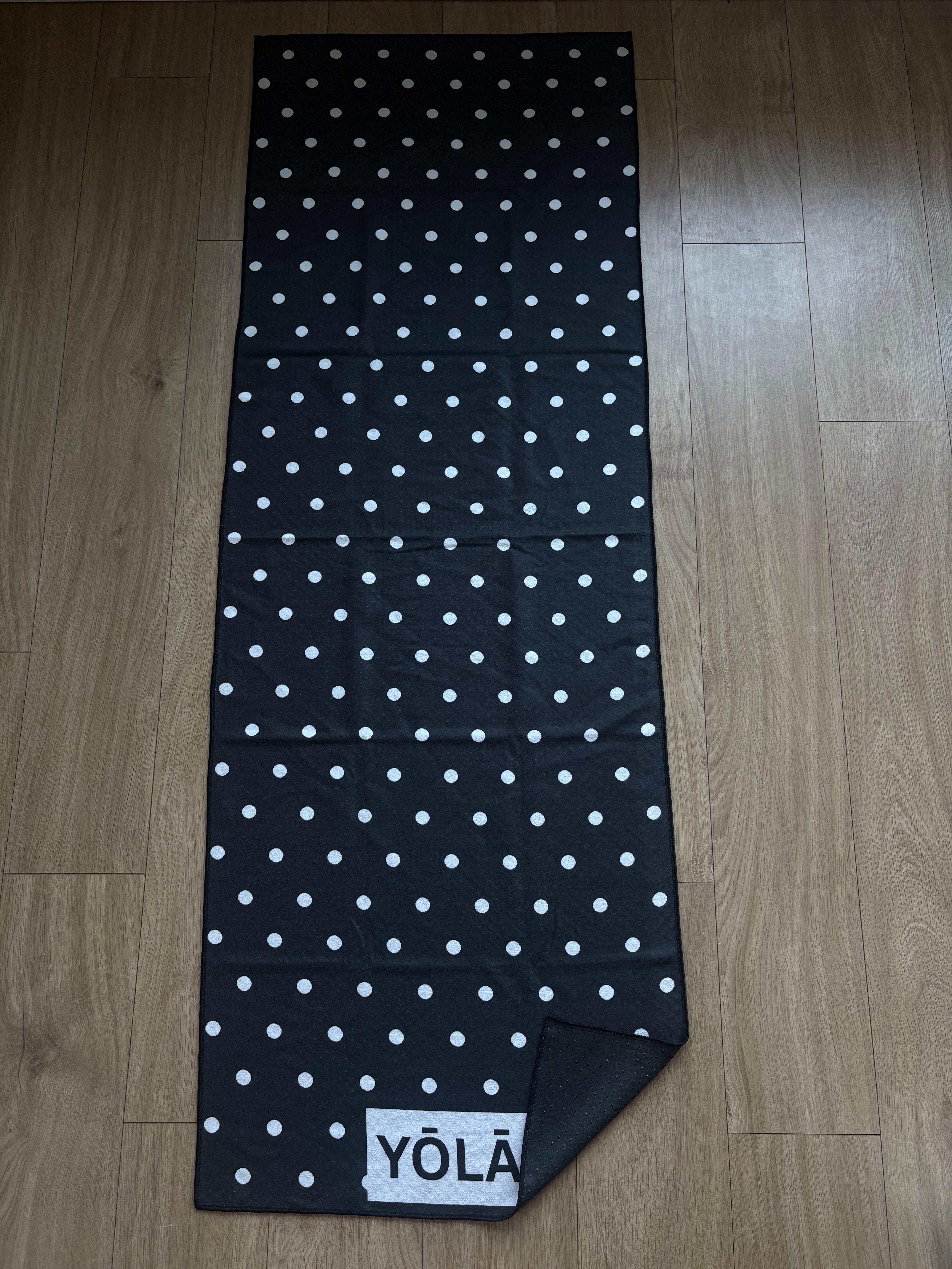 Reverse Polka Dot - Grip Towel